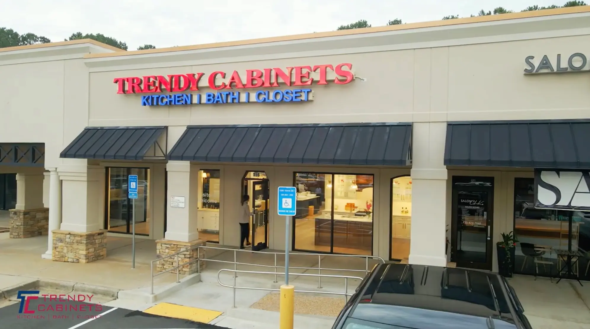 Trendy Cabinets showroom in Roswell with premium cabinet displays